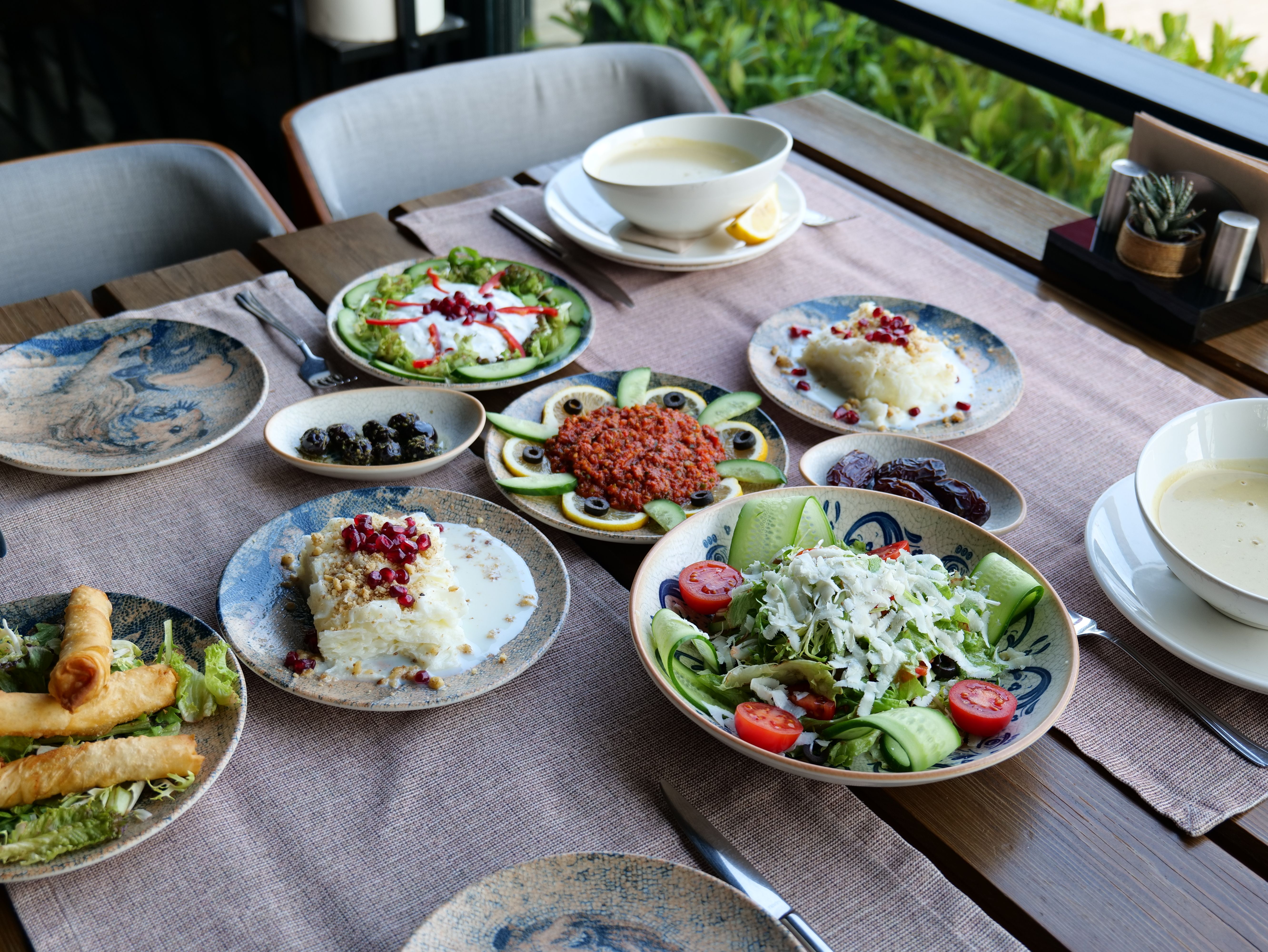 How Early Dinner Schedules Are Reshaping Consumer Health and Restaurant Economics