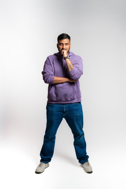 Studio full-length portrait of a man in a plum hooded fleece — photo by Karan Mridha on Pexels