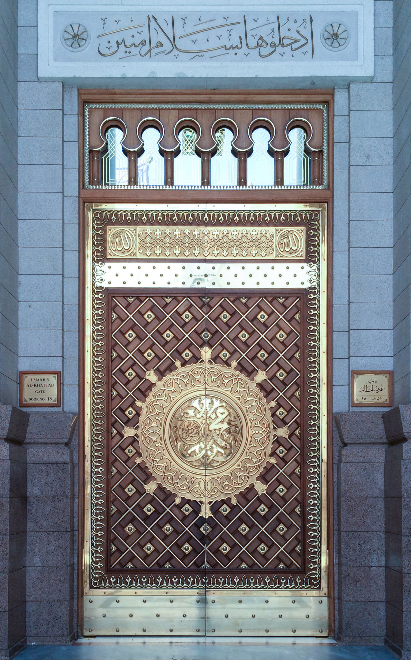 Ornate Golden Mosque Door in Grand Setting · Free Stock Photo