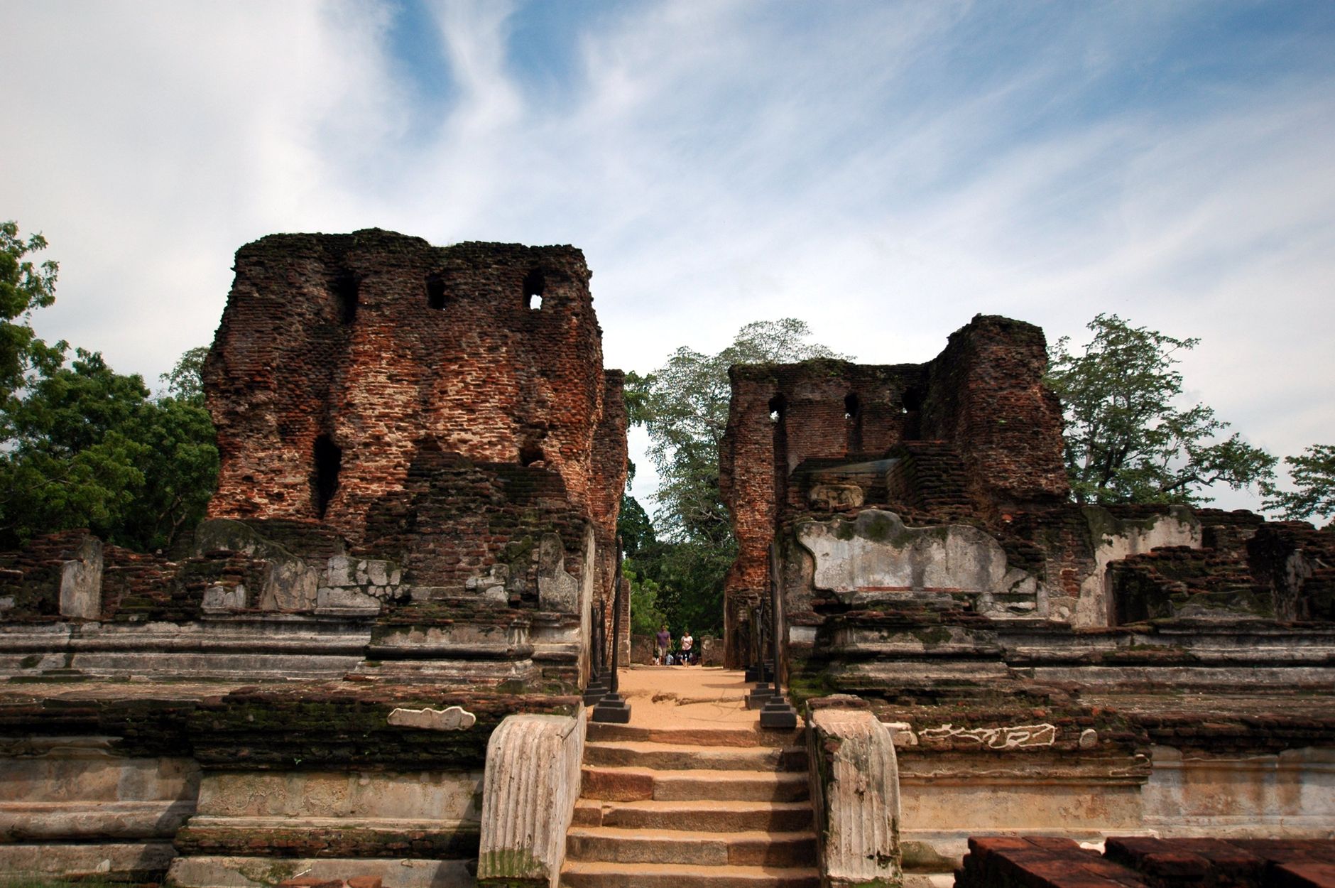 Best Hotels in Polonnaruwa, Sri Lanka