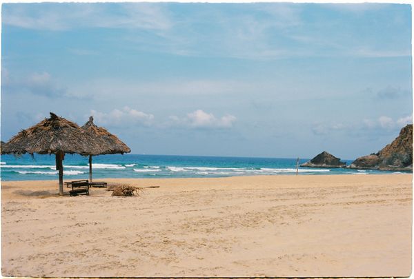 Thatched shelter on an empty beach — meomupmofilm on Pexels