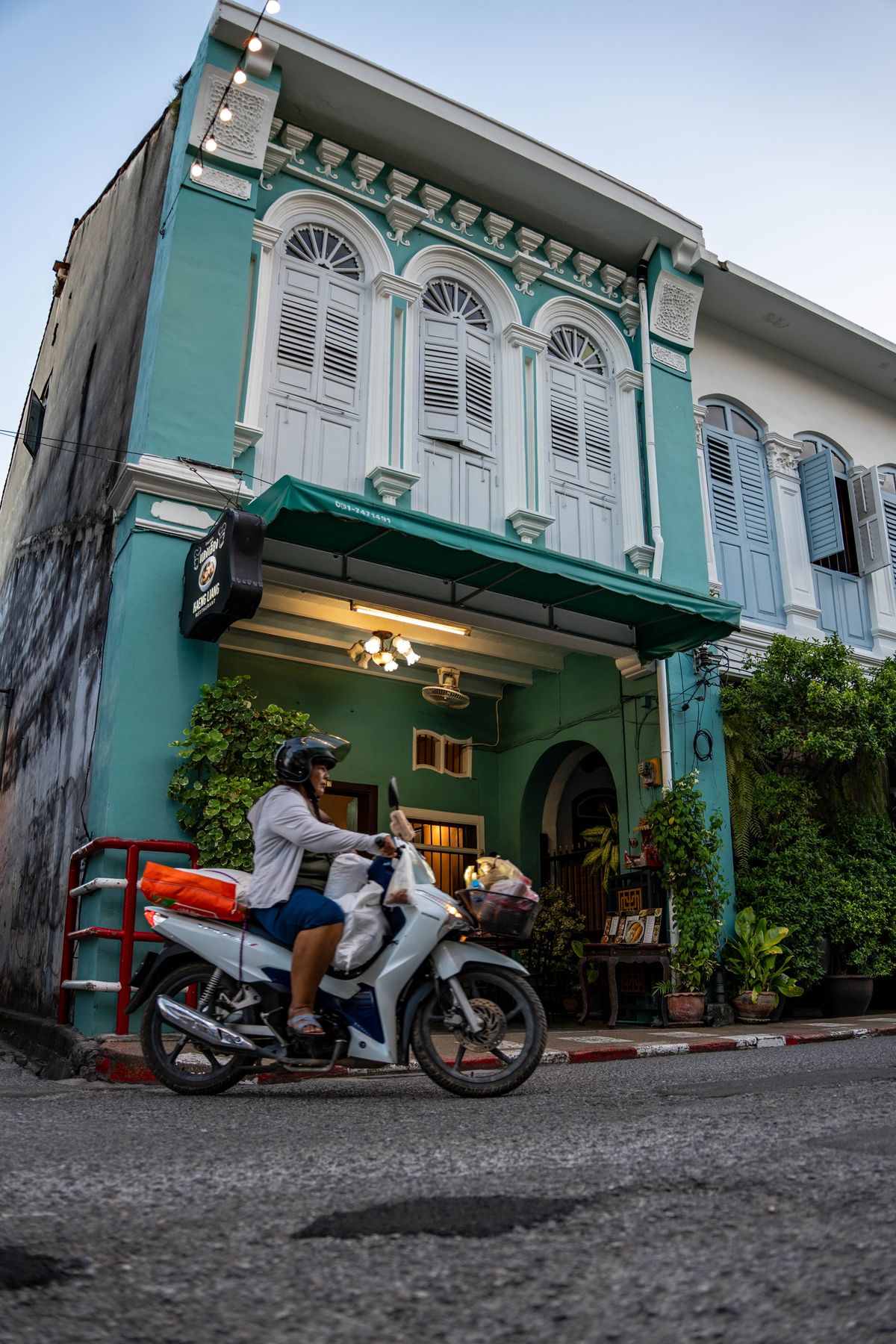 Phuket Old Town - stradă istorică cu arhitectură colonială