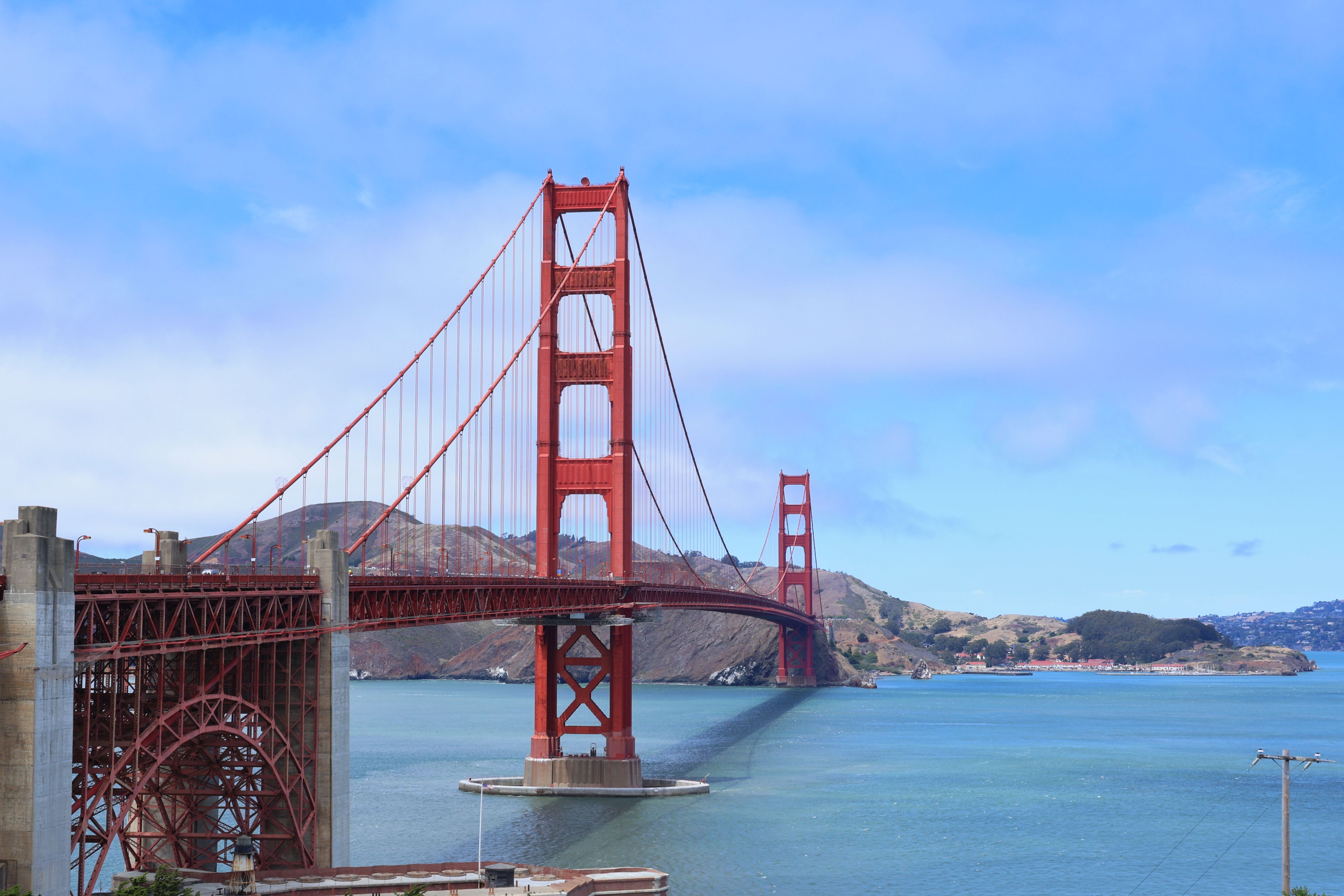 Free Scenic view of the iconic Golden Gate Bridge in San Francisco under a clear blue sky. Stock Photo