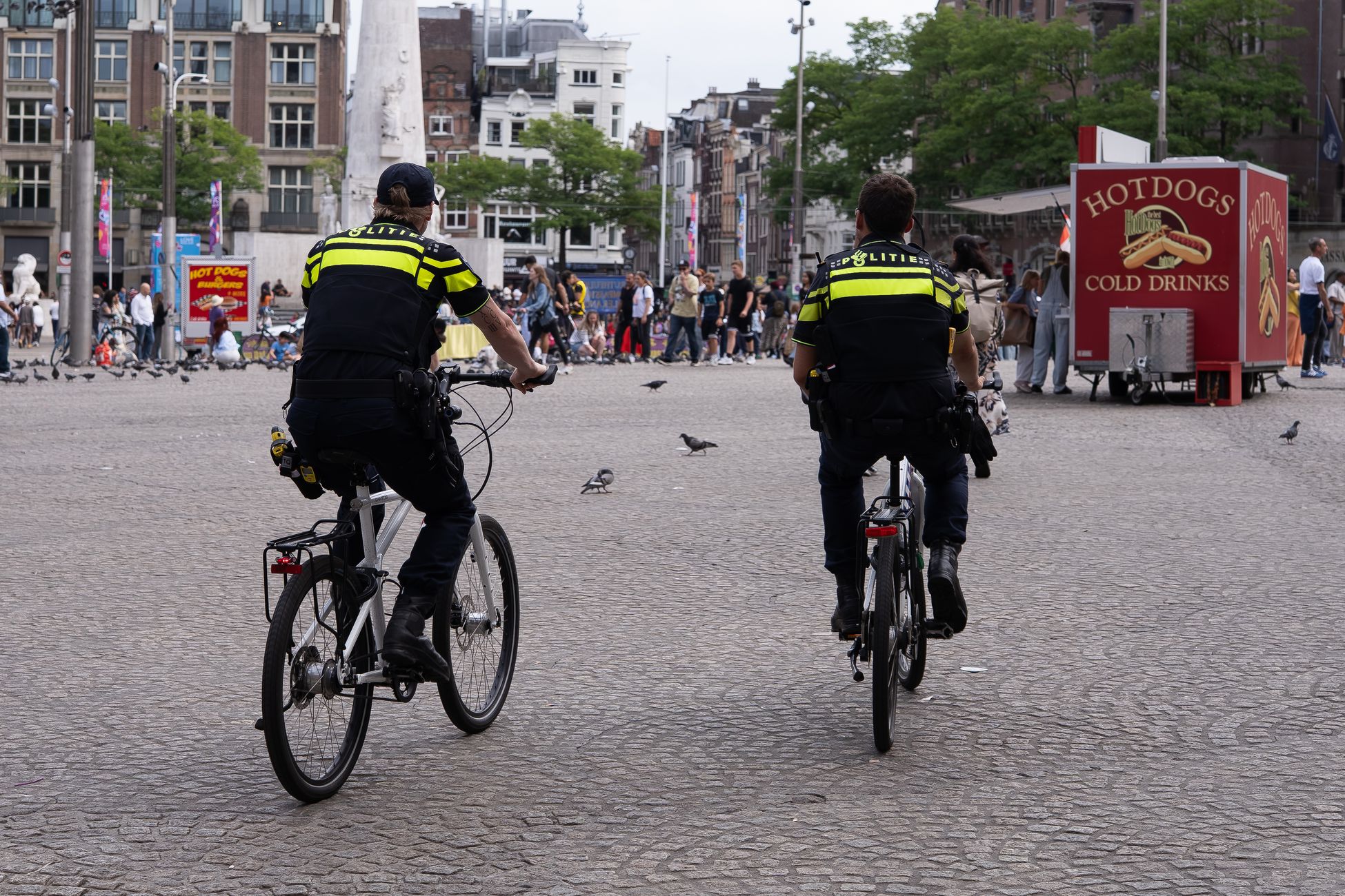 Politie schiet met klapkogels bij aanhouding verwarde man bovenop restaurant bij CS