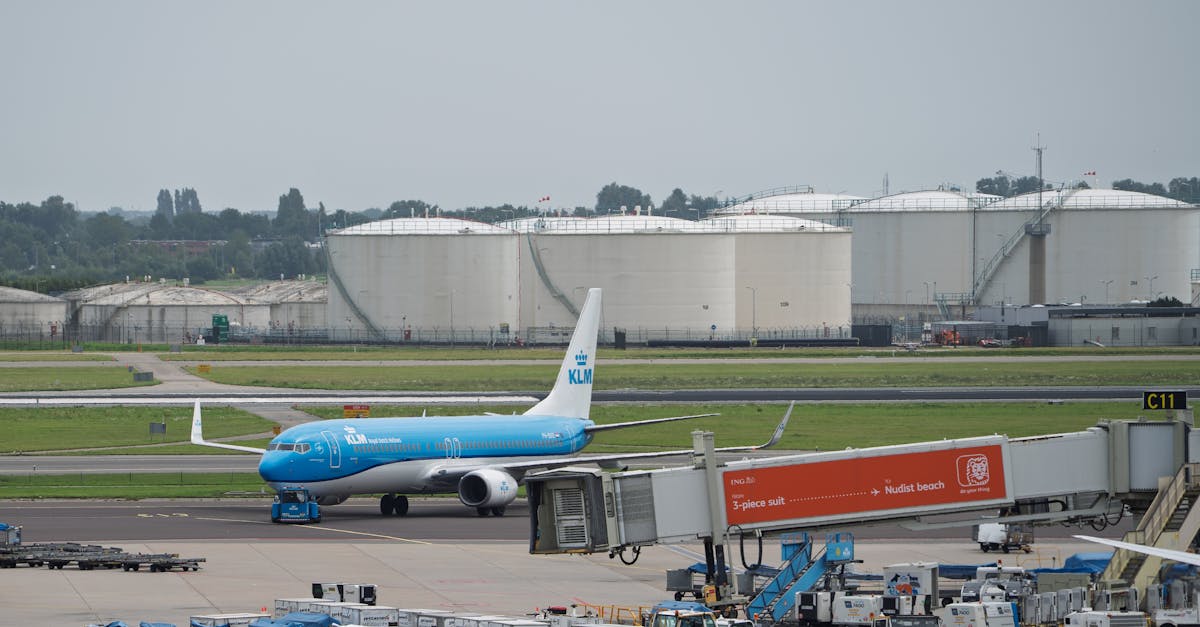 地緣政治緊張推升燃油成本,聯合航空暗示機票恐將漲價!