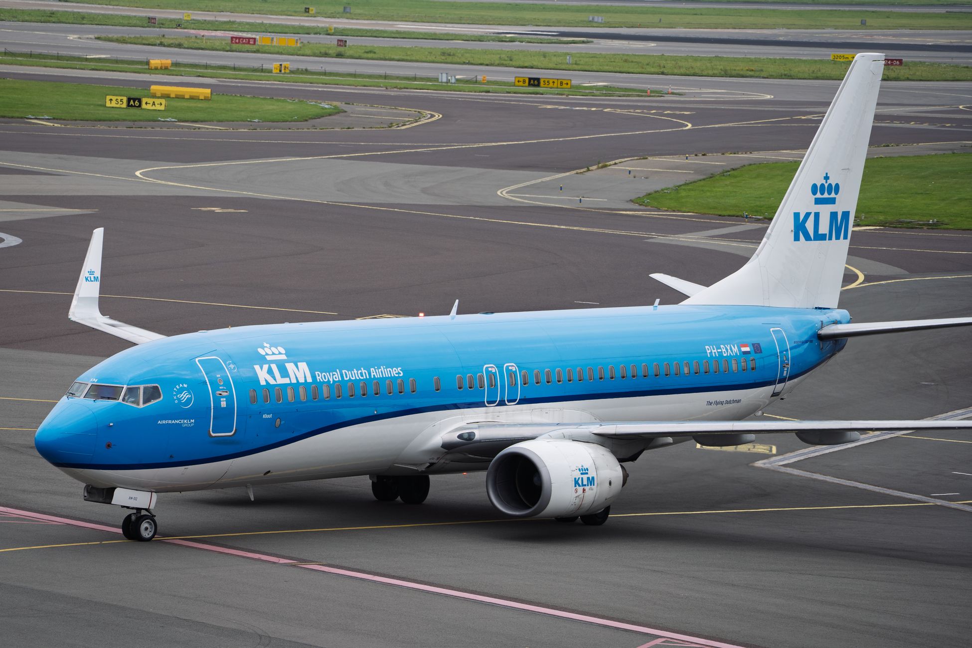 KLM roept Dries Roelvink uit tot best geklede passagier
