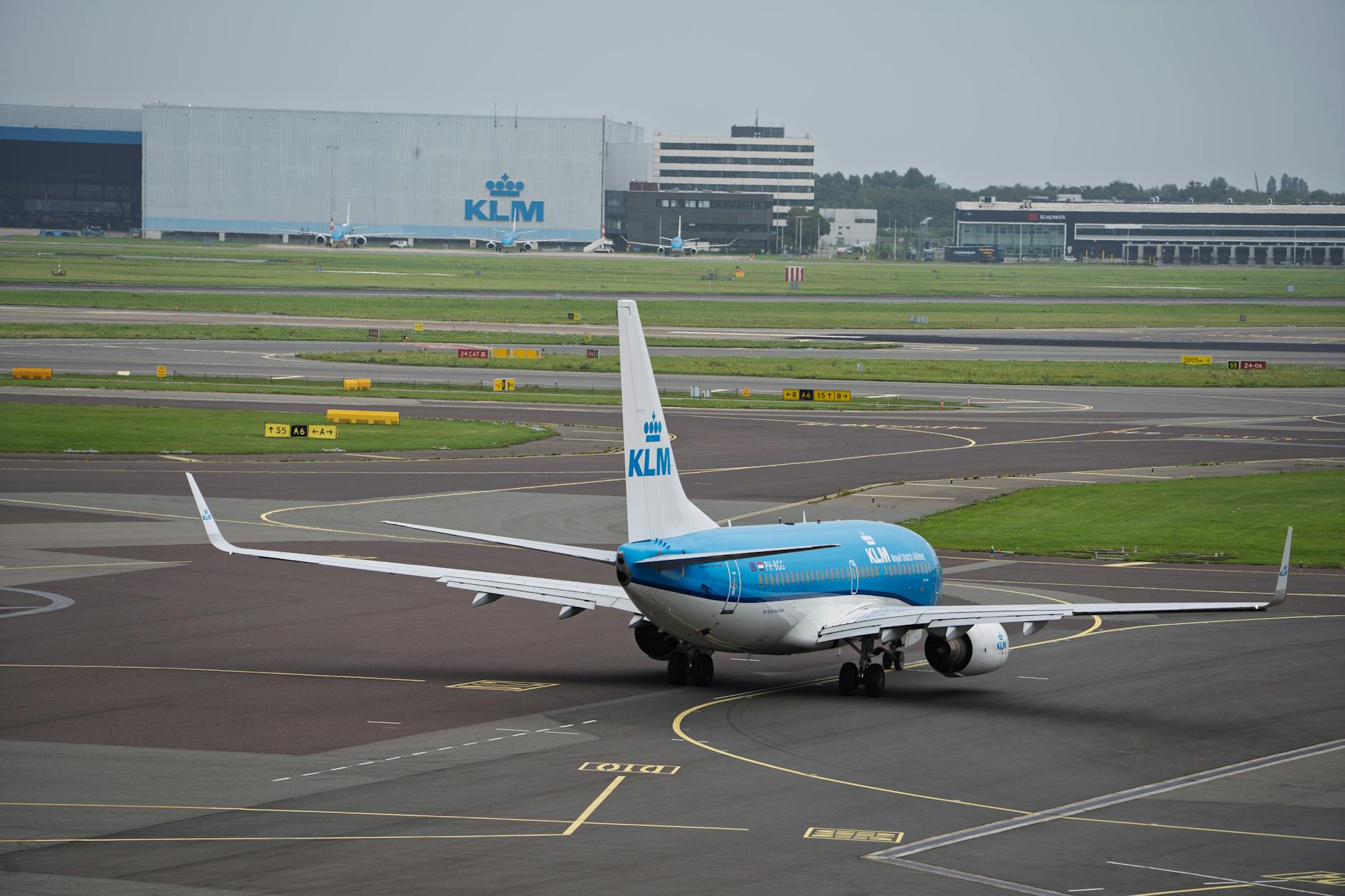 Airport transfers in Amsterdam Airport transfers in Amsterdam