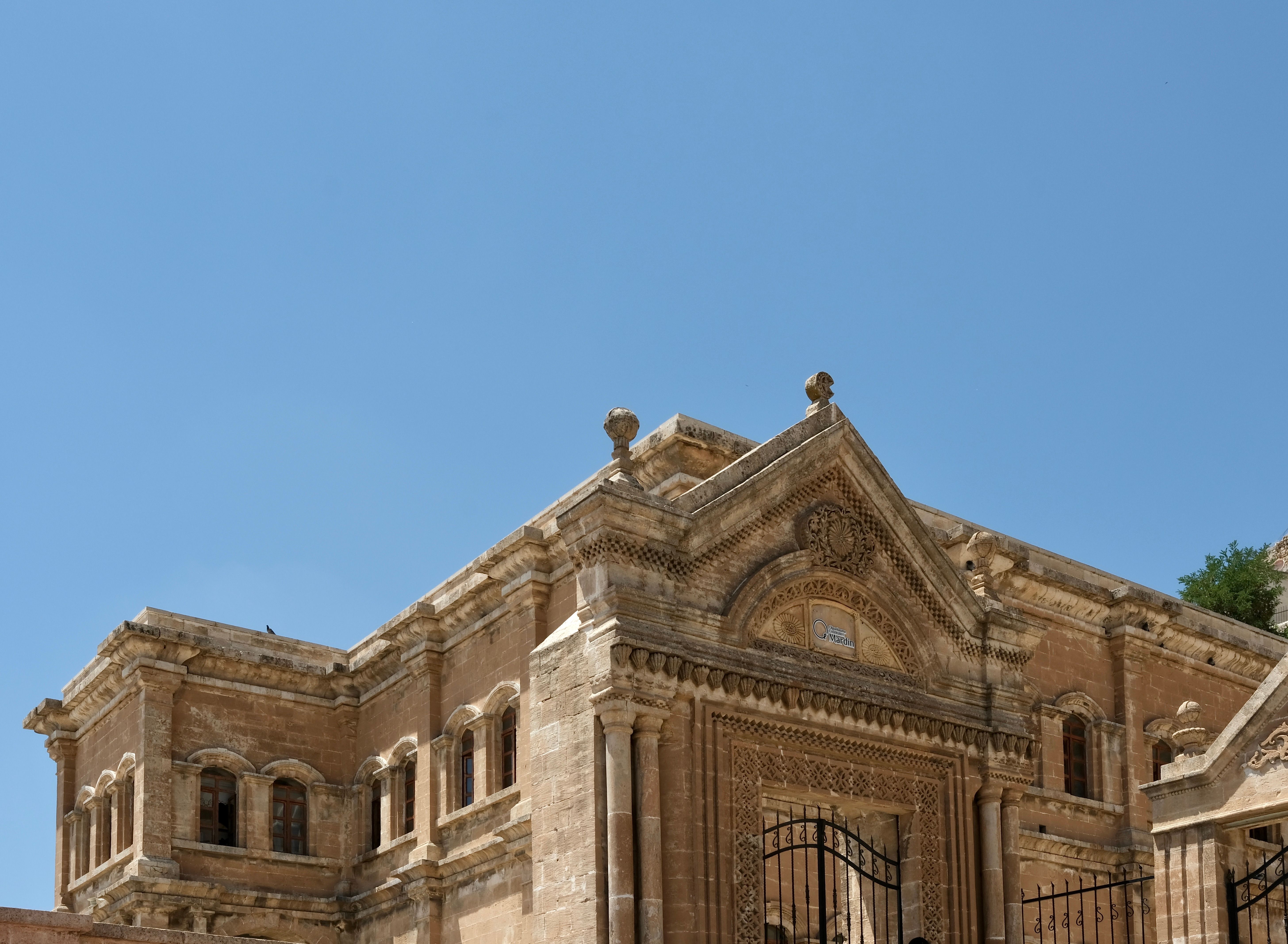 Historic Architectural Facade under Clear Sky · Free Stock Photo