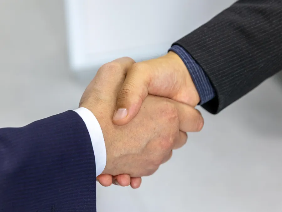 Handshake confirming an annual maintenance contract