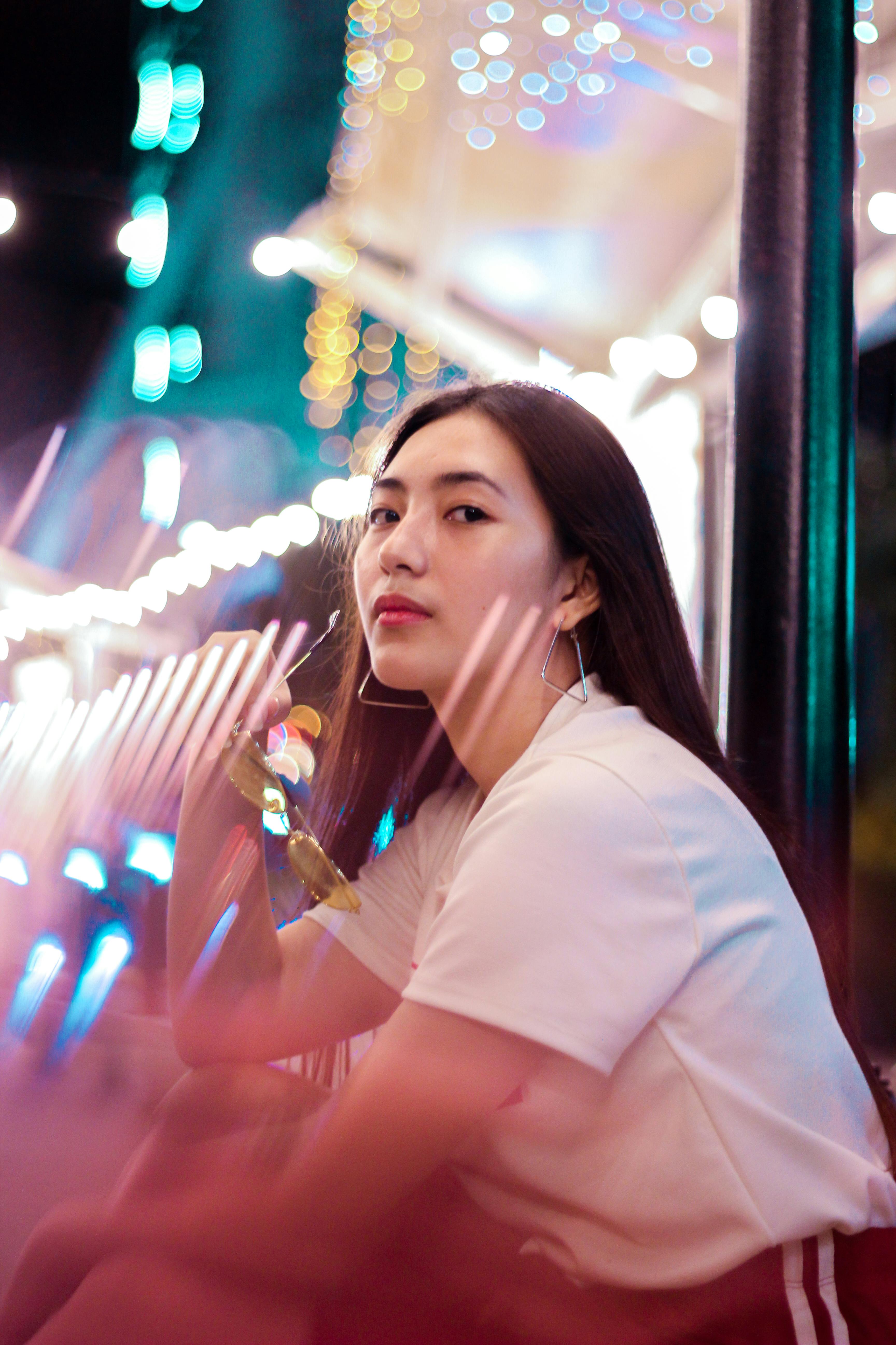 woman wearing white shirt