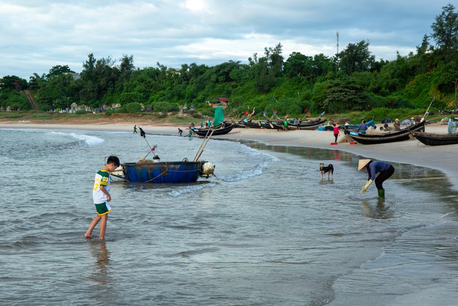 <b>Discovering the Vietnamese Surf Scene</b> <b>Discovering the Vietnamese Surf Scene</b>