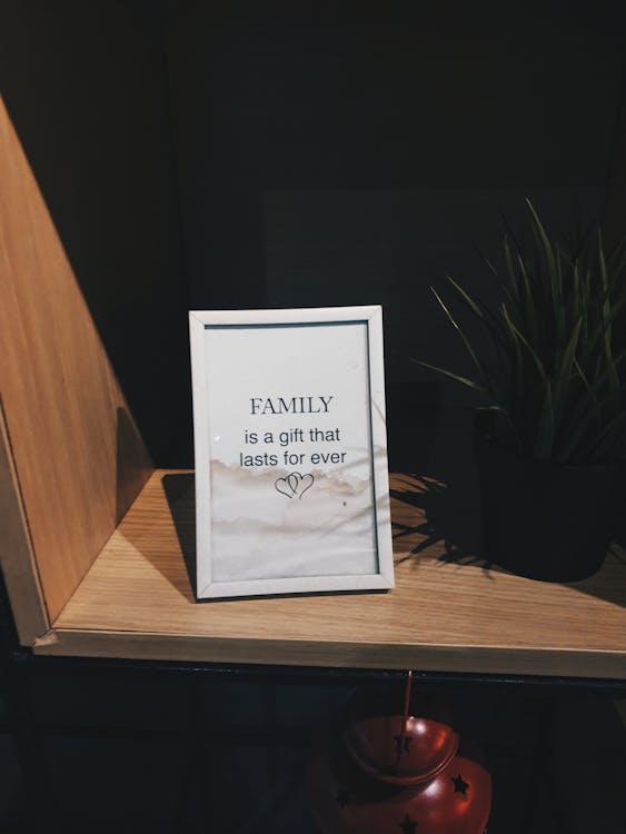 White-framed Family Quote-printed Decorative Frame