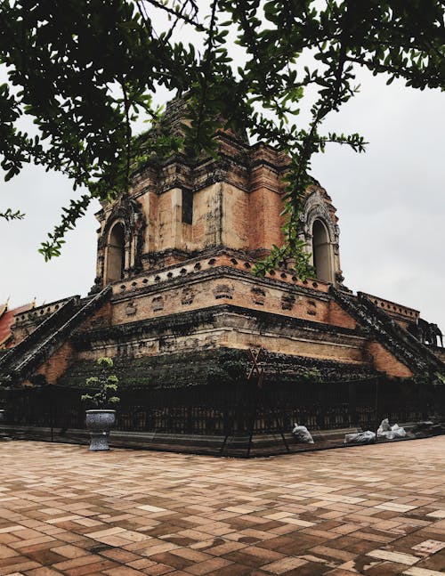 Facade of Wat Chedi Luang cathedral