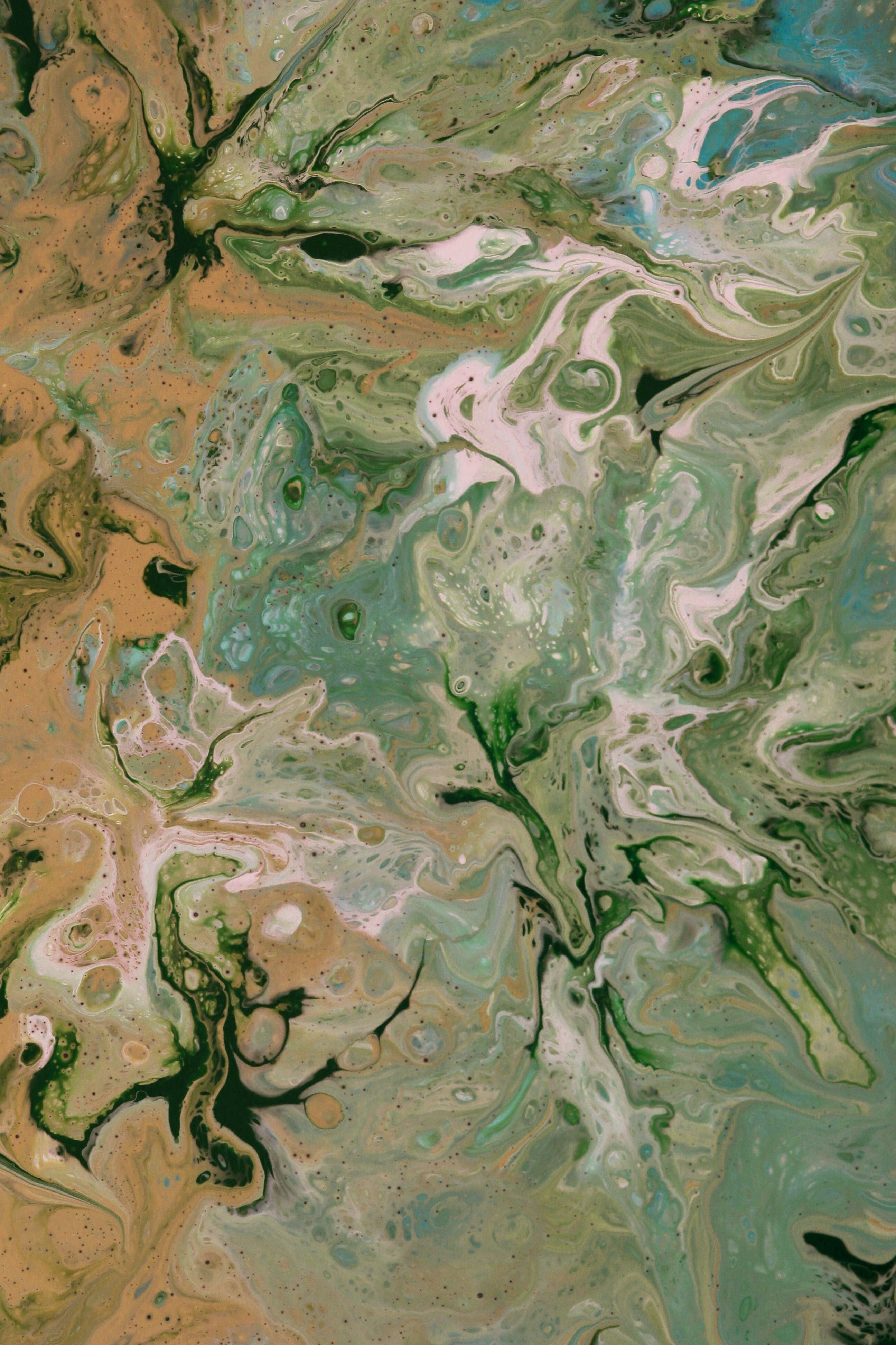 Abstract Fluid Art with Earthy Tones and Greens · Free Stock Photo