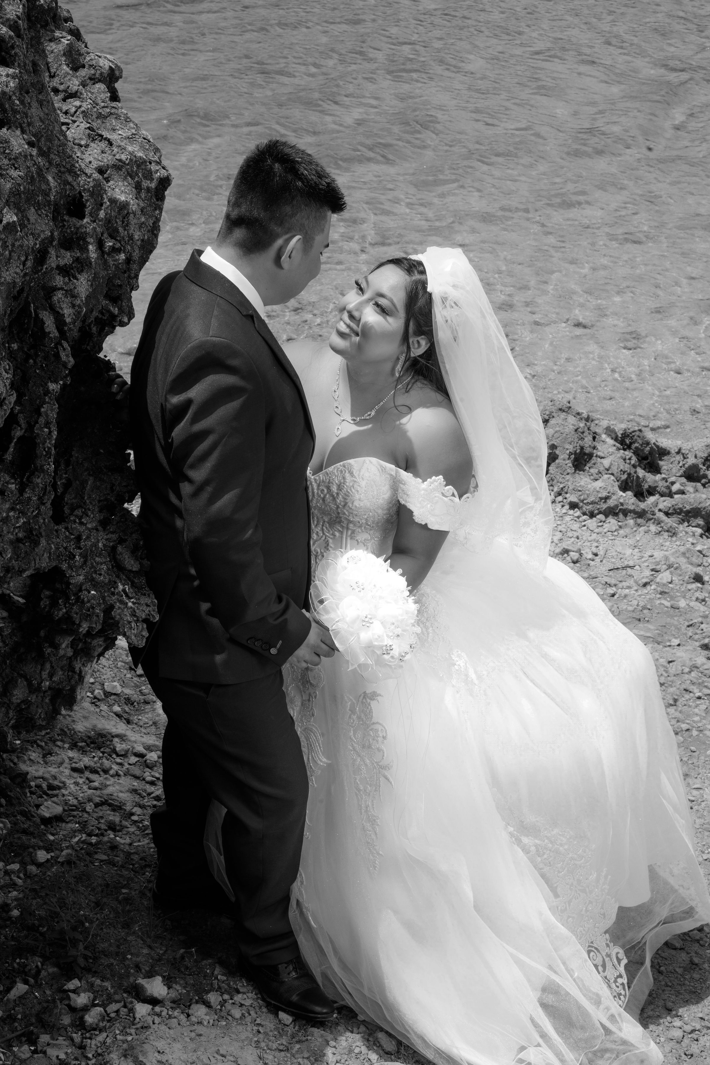 Romantic Beach Wedding Couple in Black and White · Free Stock Photo