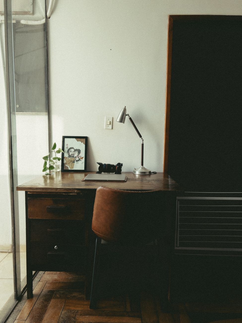 Burn-out silencieux en télétravail : les signes que votre job vous détruit… même si vous pensez “tenir le coup”