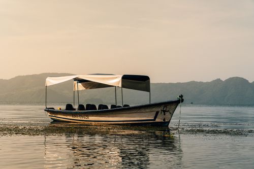 Free A tranquil setting with a boat on Lake Coatepeque, El Salvador, during the peaceful dawn hours. Stock Photo
