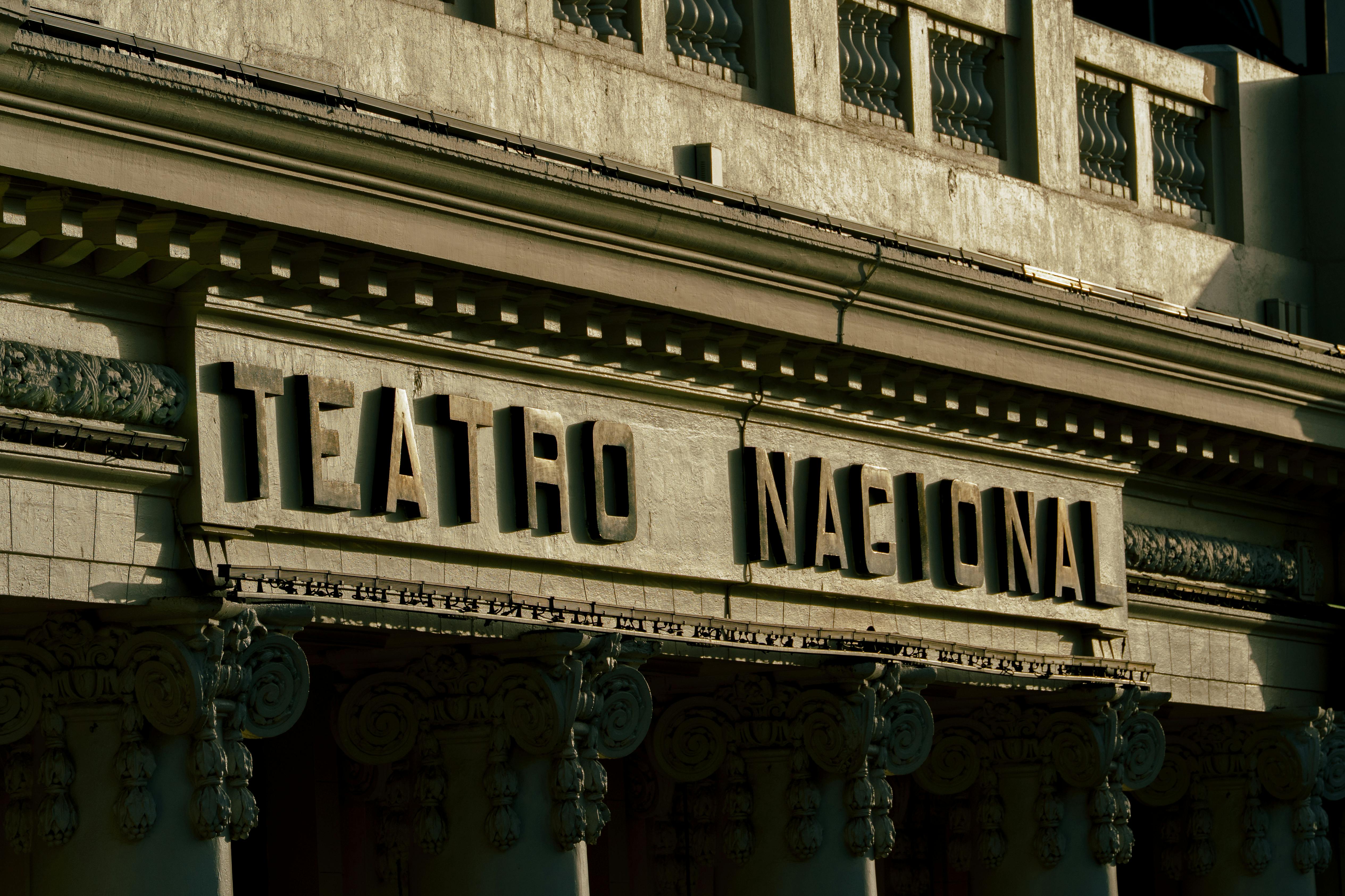 Zadarmo Fasáda historického divadla Teatro Nacional v San Salvadore v Salvádore s architektonickými detailmi. Fotka z fotobanky