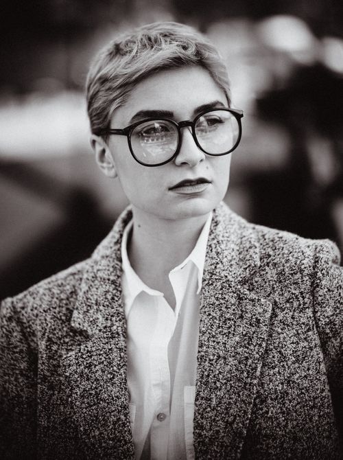 Free Black and white portrait of a stylish woman in glasses and coat, exuding a vintage and moody vibe. Stock Photo