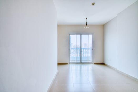 Spacious, unfurnished apartment with natural light and large windows for modern living.