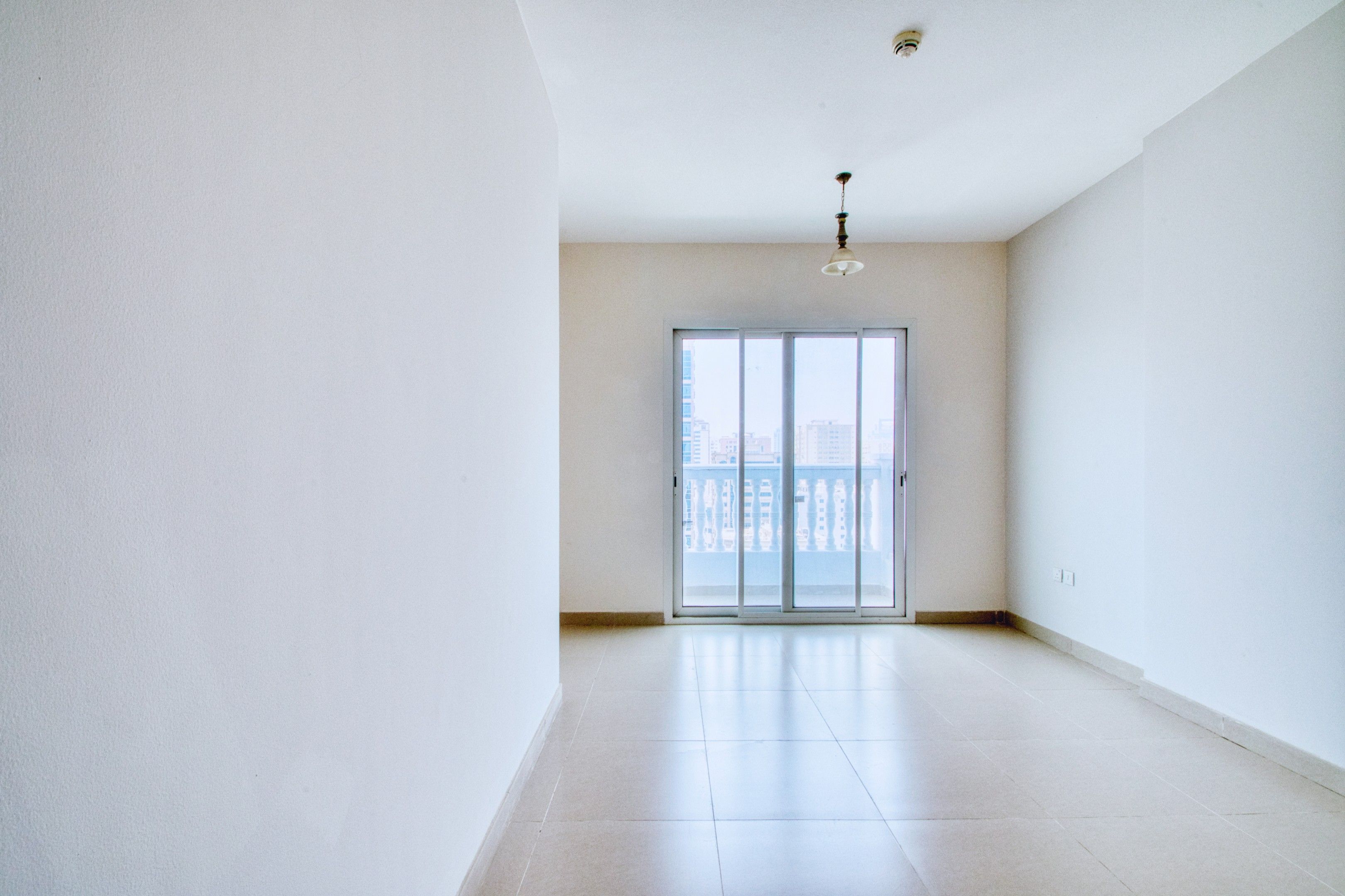 Picture Idea: Bright Unfurnished Apartment With Large Windows