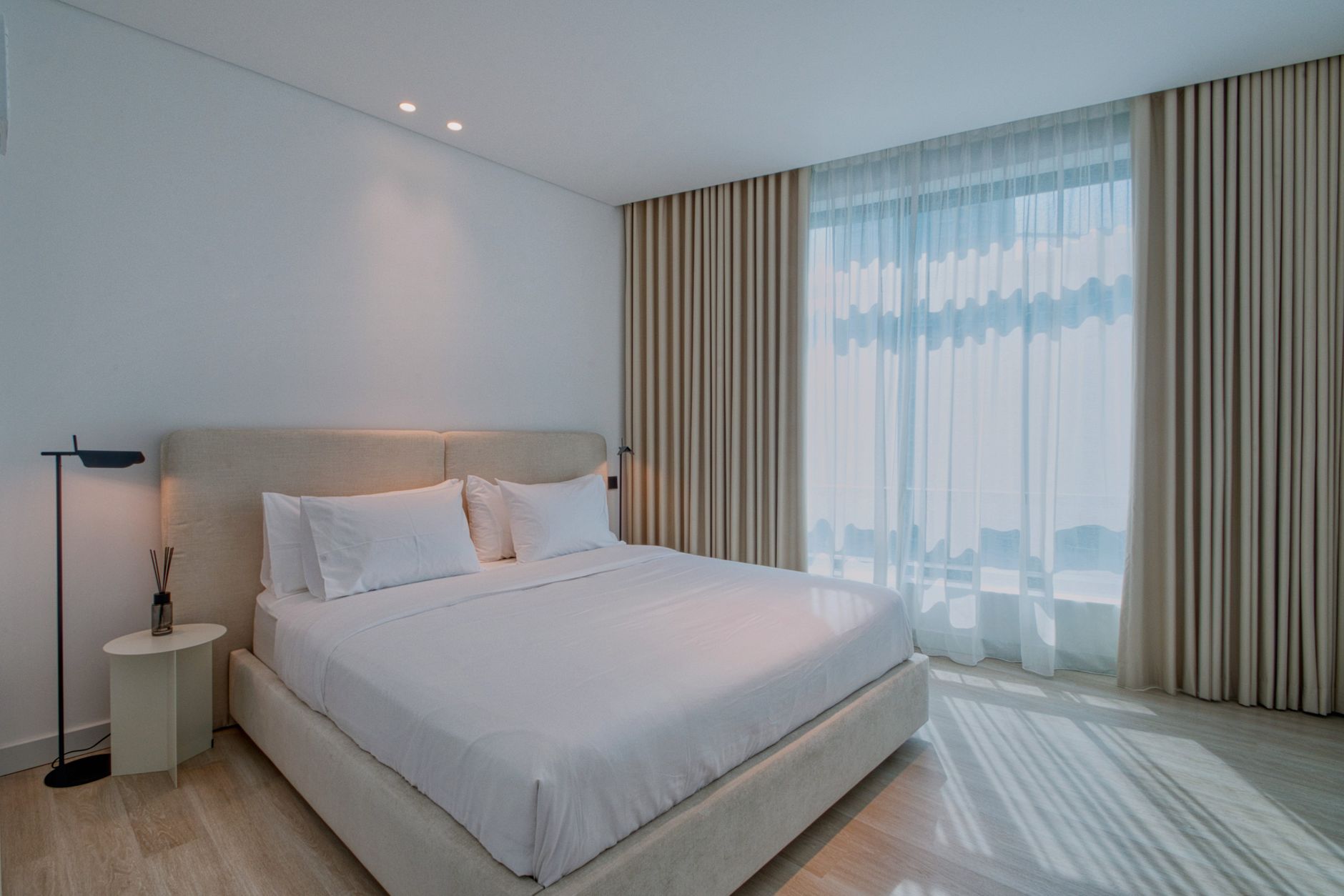 Appartement De Vacances Accueillant, Entièrement Meublé Et Doté D'une Décoration Contemporaine. Conçu Pour Les Plateformes De Location Courte Durée Comme Airbnb, Il Est Idéal Pour Les - illustration
