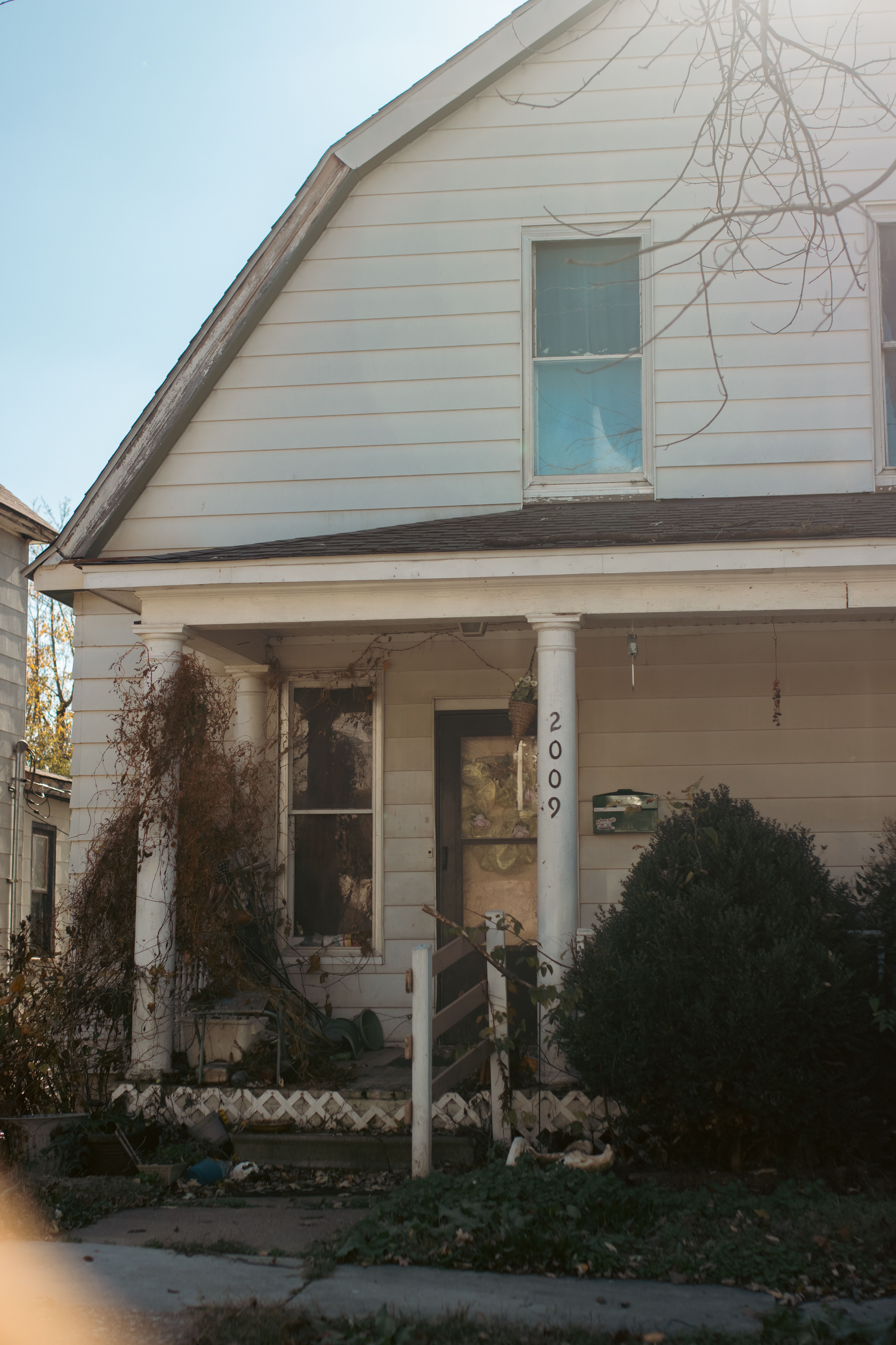Cracked Vinyl Siding Repair in Pacoima, CA