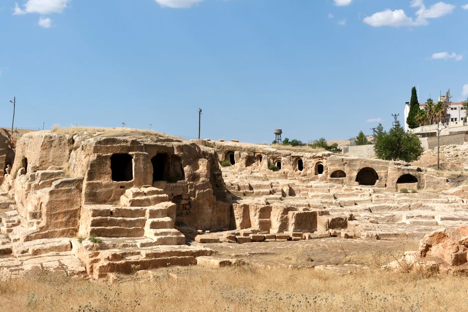 3. The History Whispers: Exploring Caves with Archaeological Significance 3. The History Whispers: Exploring Caves with Archaeological Significance