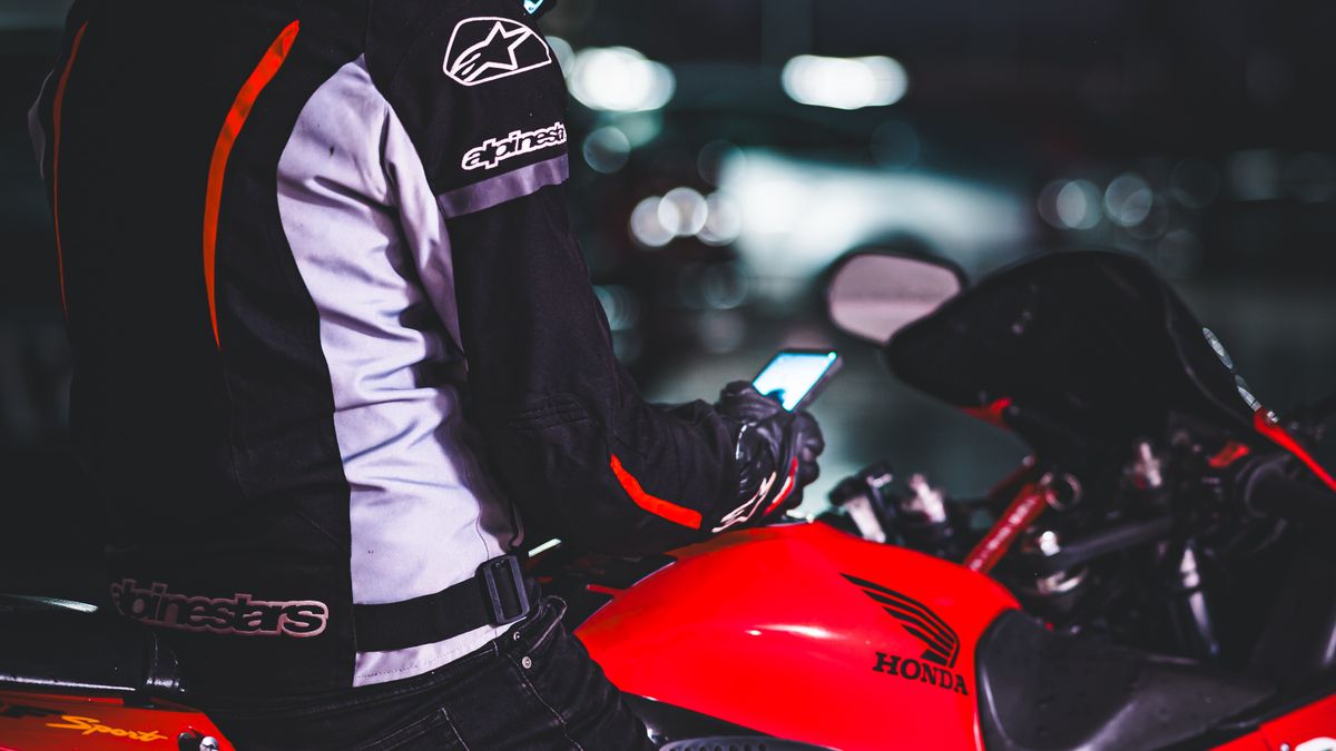 Comment choisir un casque moto connecté en 2026 ? - illustration