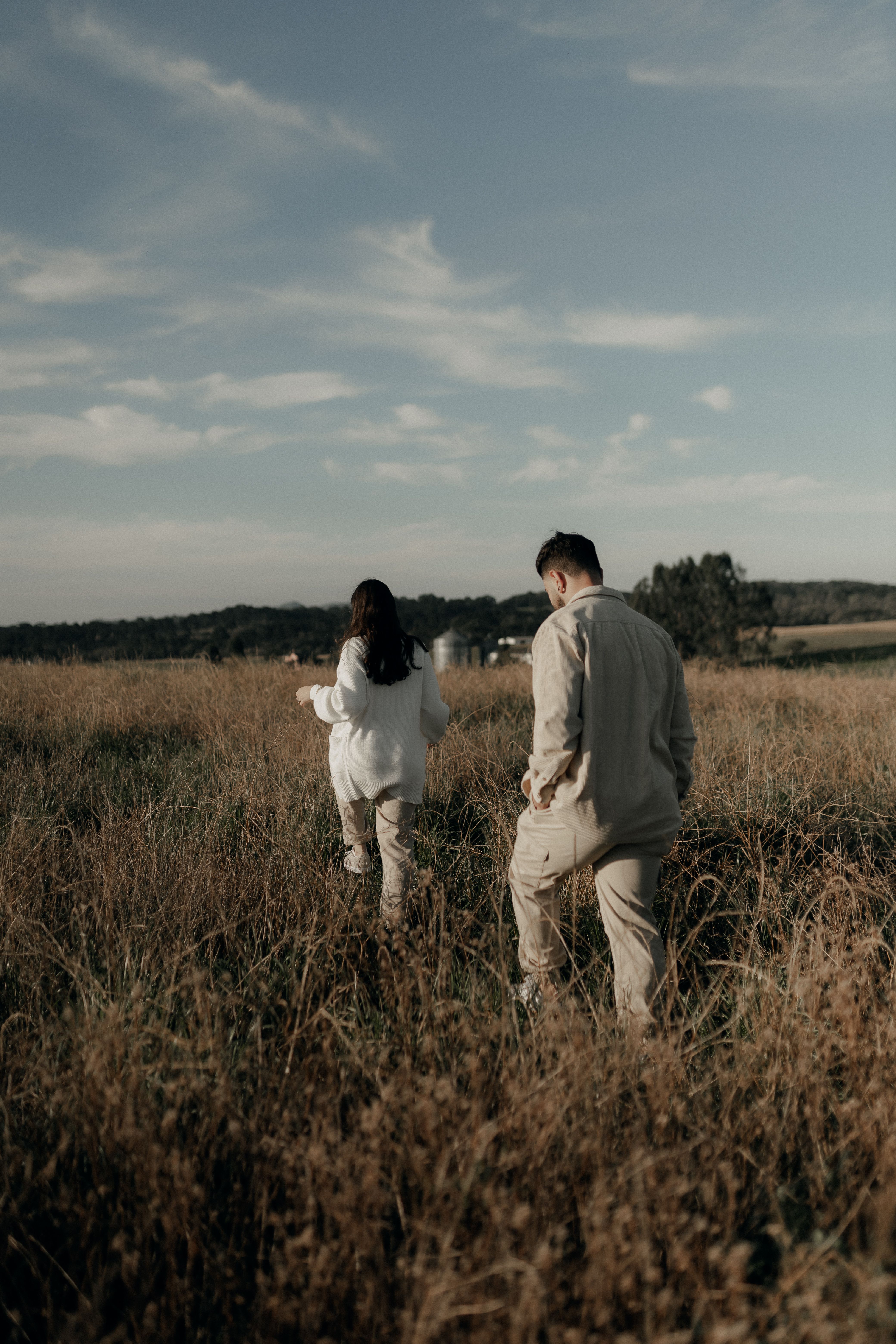 Online dating: starting a conversation on a niche platform