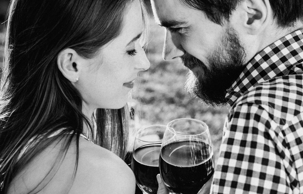 Online dating: starting a conversation on a niche platform
