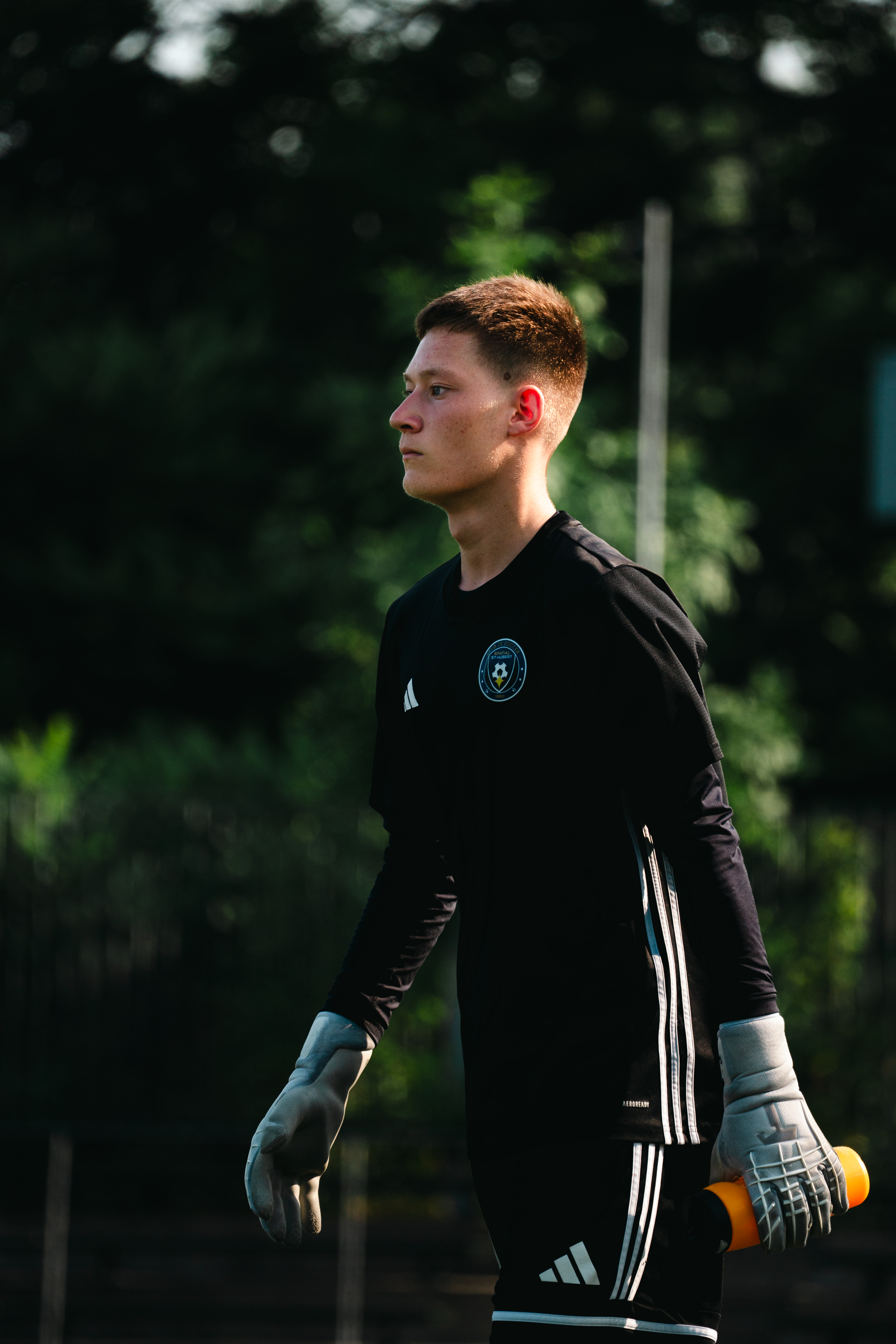Young Goalkeeper in Action during Summer Soccer Match · Free Stock Photo