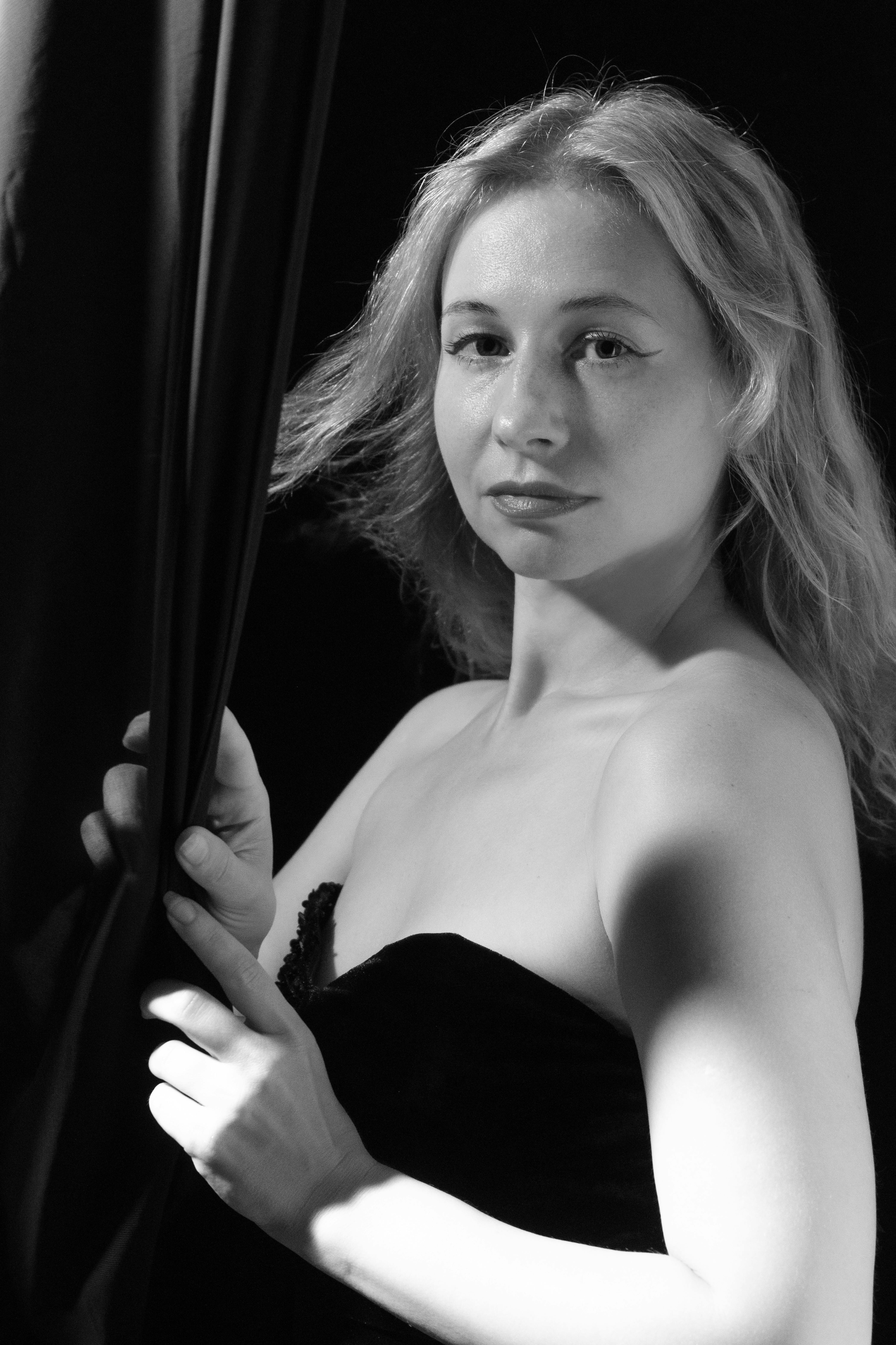 Free Timeless black and white portrait capturing elegance and poise of an adult woman. Stock Photo