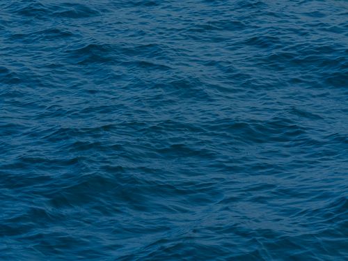 Free Serene blue ocean waves create a textured and calming nature scene. Stock Photo