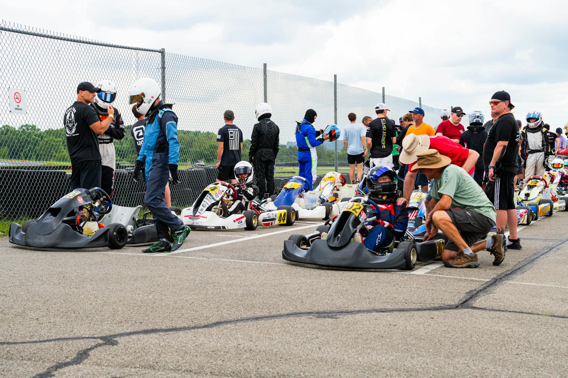 完美一擊 保齡球技巧全解析 握法 助走與出球時機的秘密 - 保齡球出球動作示範