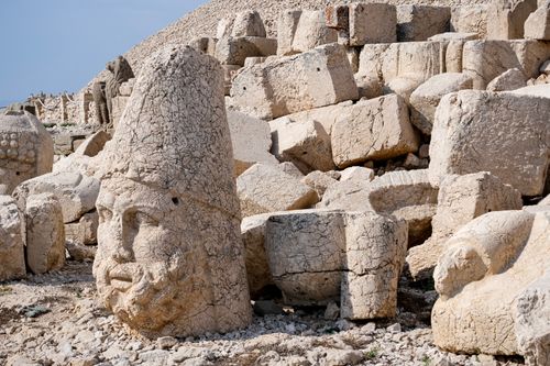 Free Ancient stone heads at Mount Nemrut, capturing historical architecture and natural setting. Stock Photo