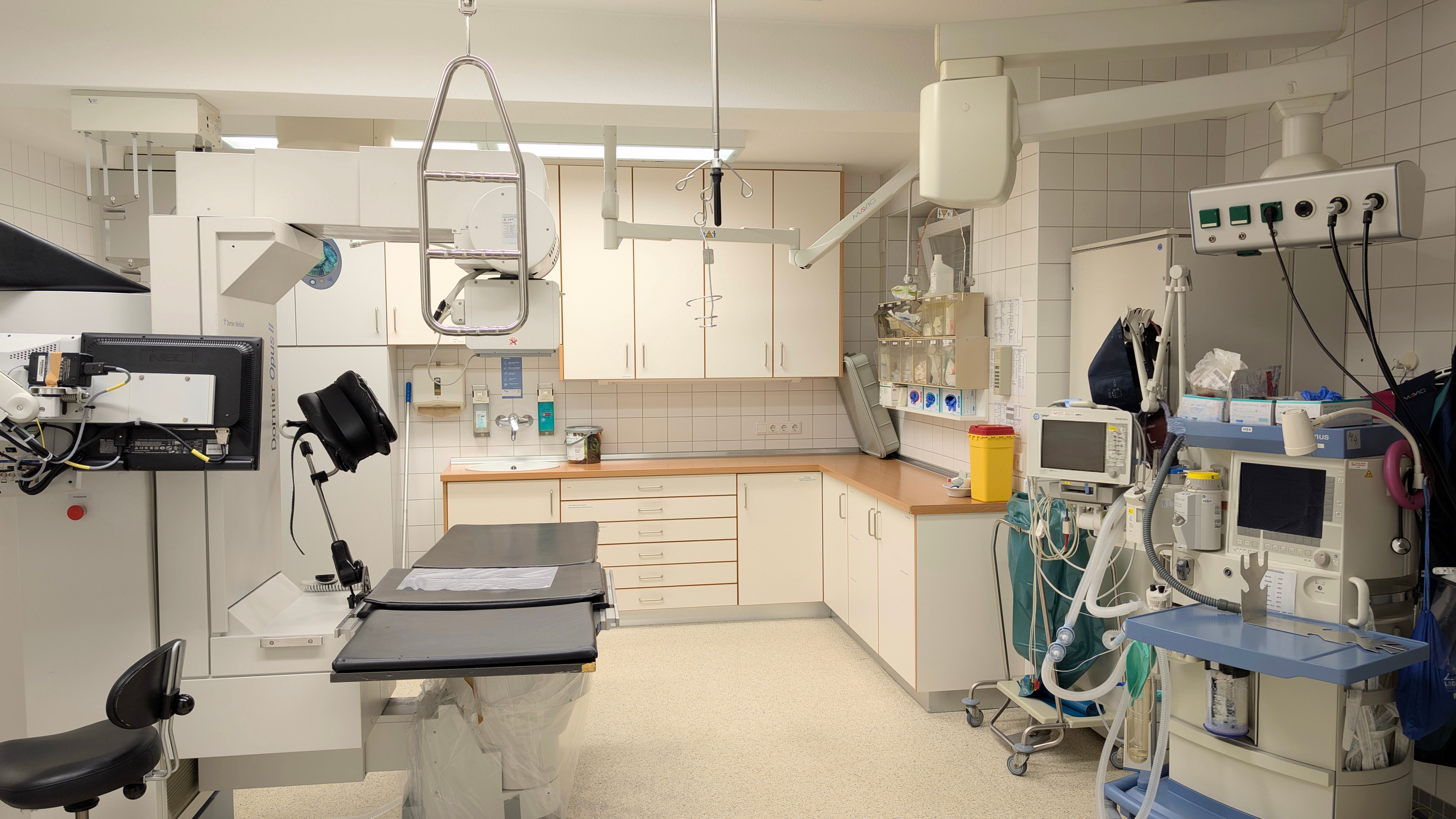 Gratis Romslig røntgenrom utstyrt med avansert bildeteknologi på et sykehus. Arkivbilde
