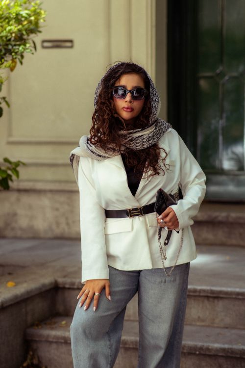 Free Elegant woman in trendy outfit posing confidently on Tehran streets. Stock Photo