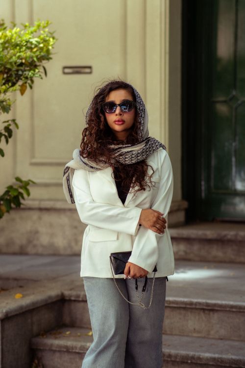 Free Elegant portrait of a fashionable woman in Tehran wearing sunglasses, captured outdoors. Stock Photo