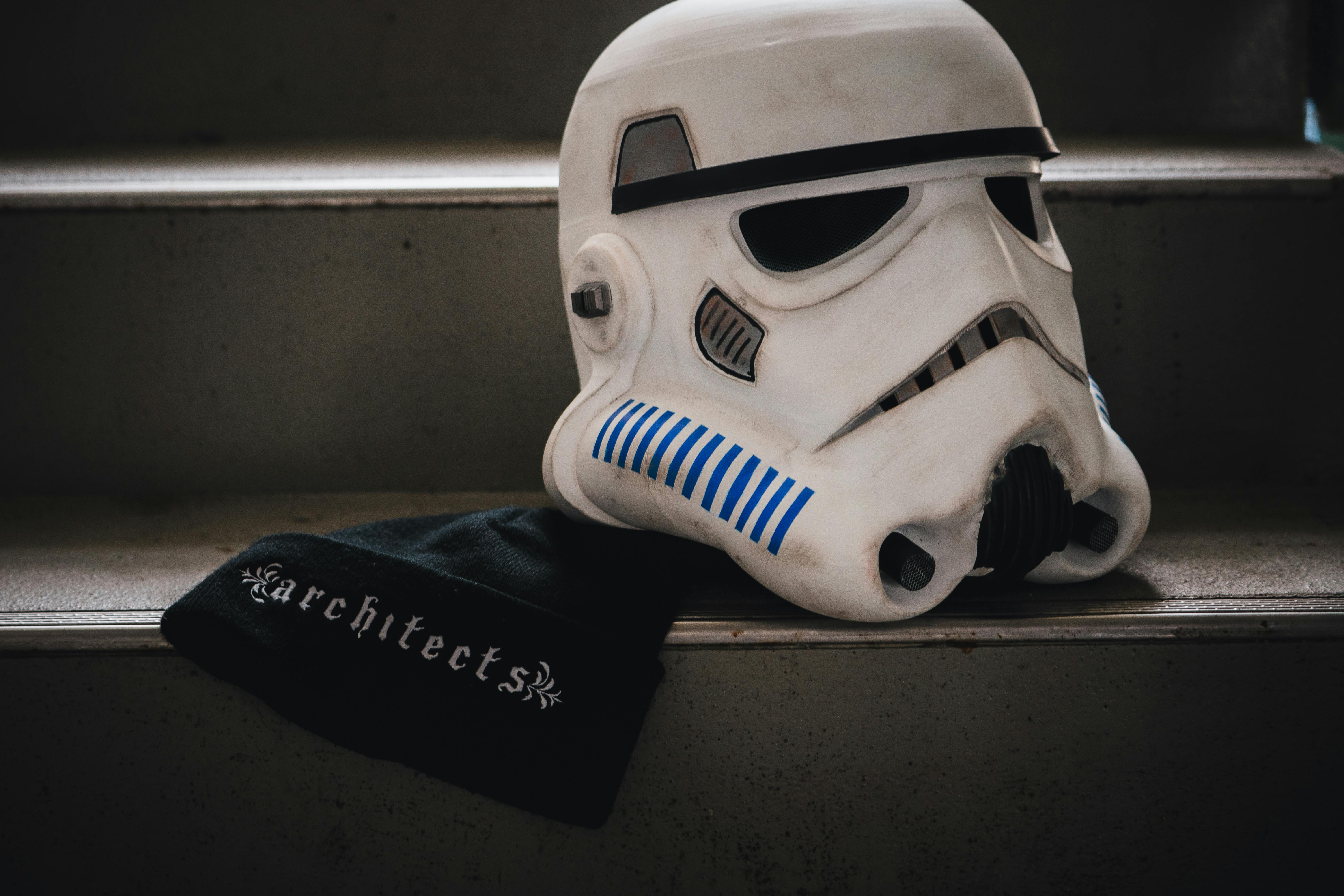 225 Pop Culture Trivia Questions &amp; Answers To Test Your Celebrity IQ — Photo by Oliver Schröder on Pexels