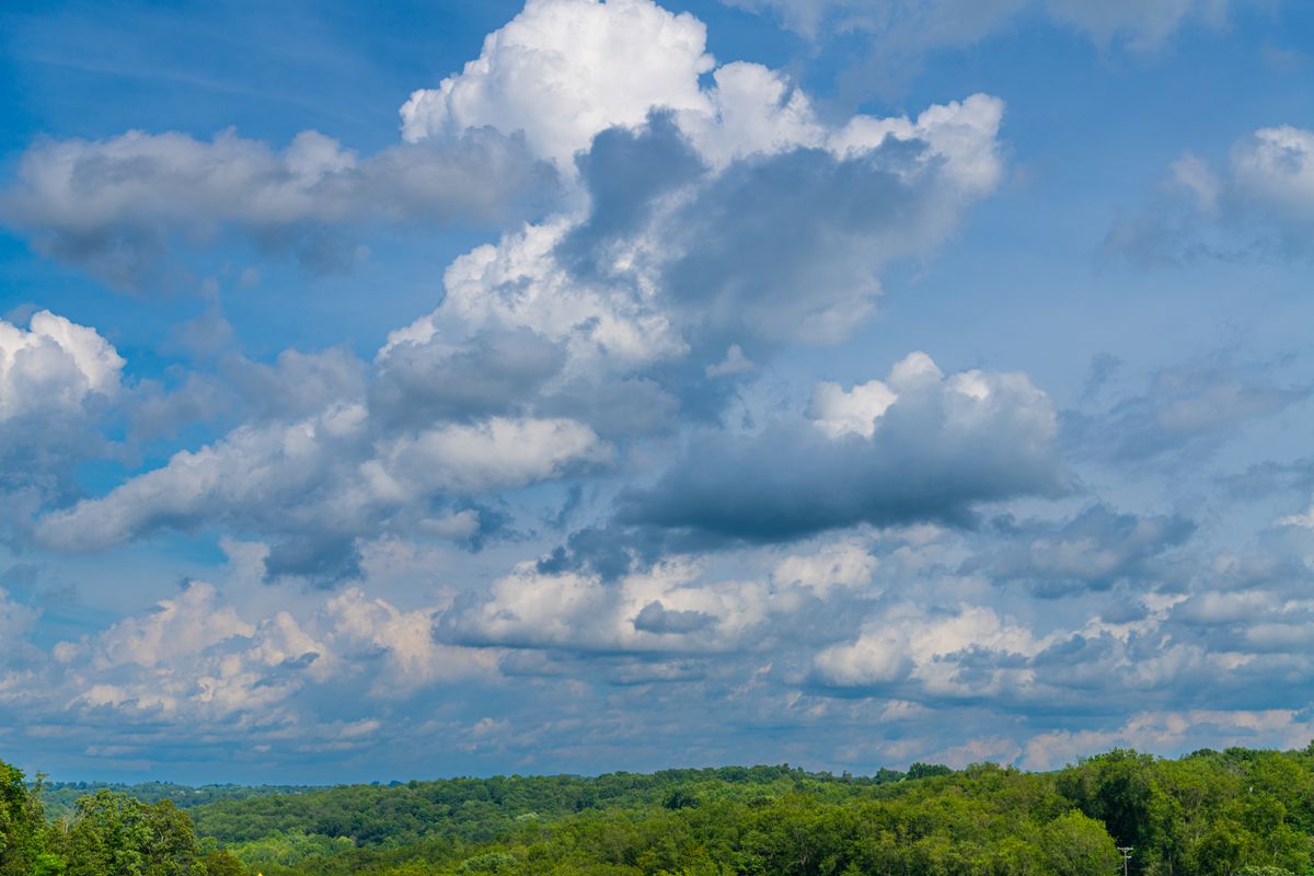 夏の青空と雲