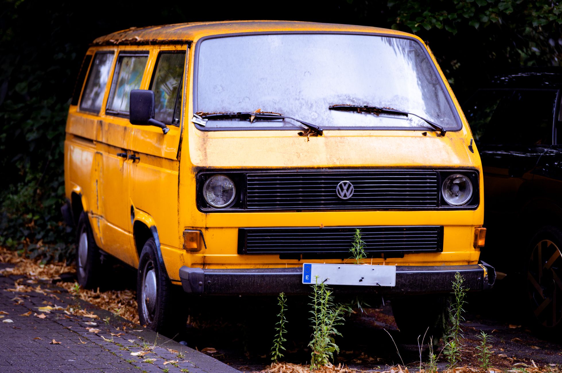 Zelfgebouwde camper van gepensioneerd stel vat vlam na vakantie