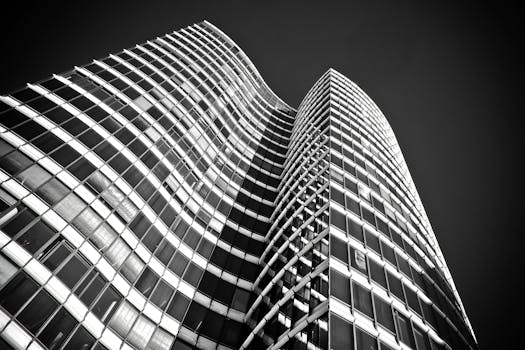 低角度的未来摩天大楼采用黑色和白色的玻璃幕墙与钢结构