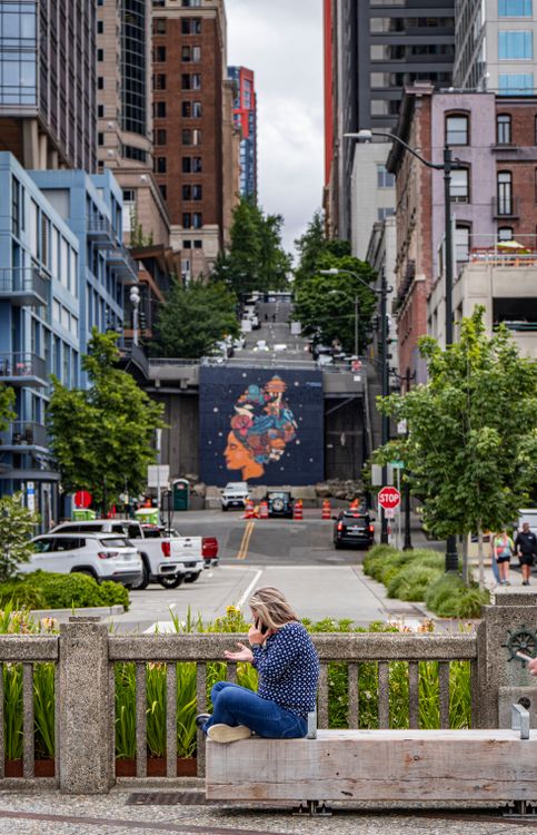 Urban Street View with Colorful Mural in City · Free Stock Photo