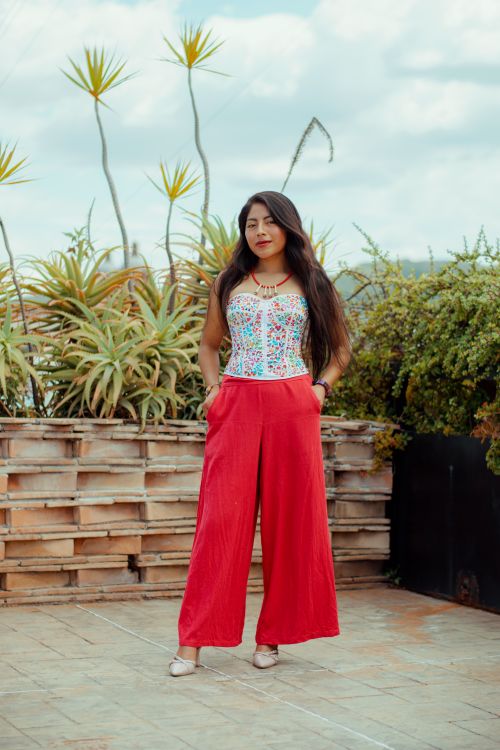 Free Young woman in vibrant Mexican clothing posing outdoors in Oaxaca, showcasing colorful and traditional fashion. Stock Photo