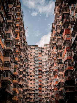 香港高层住宅的建筑立面展现了密集的城市生活