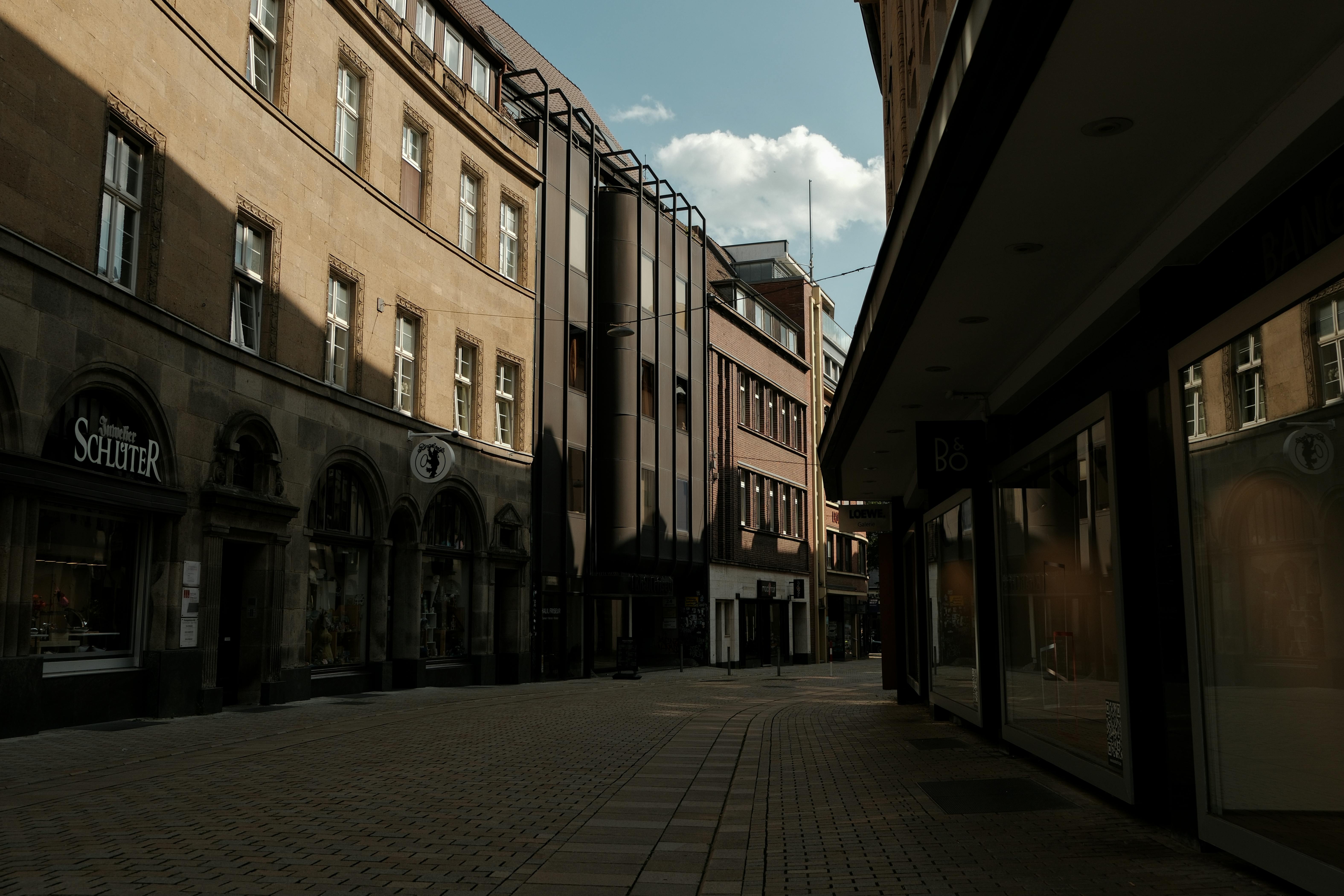 Discovering Hidden Gems in Urban Exploration