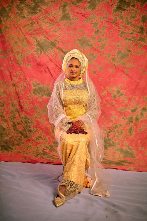 Free Elegantly dressed bride in colorful traditional attire poses with grace and poise. Stock Photo