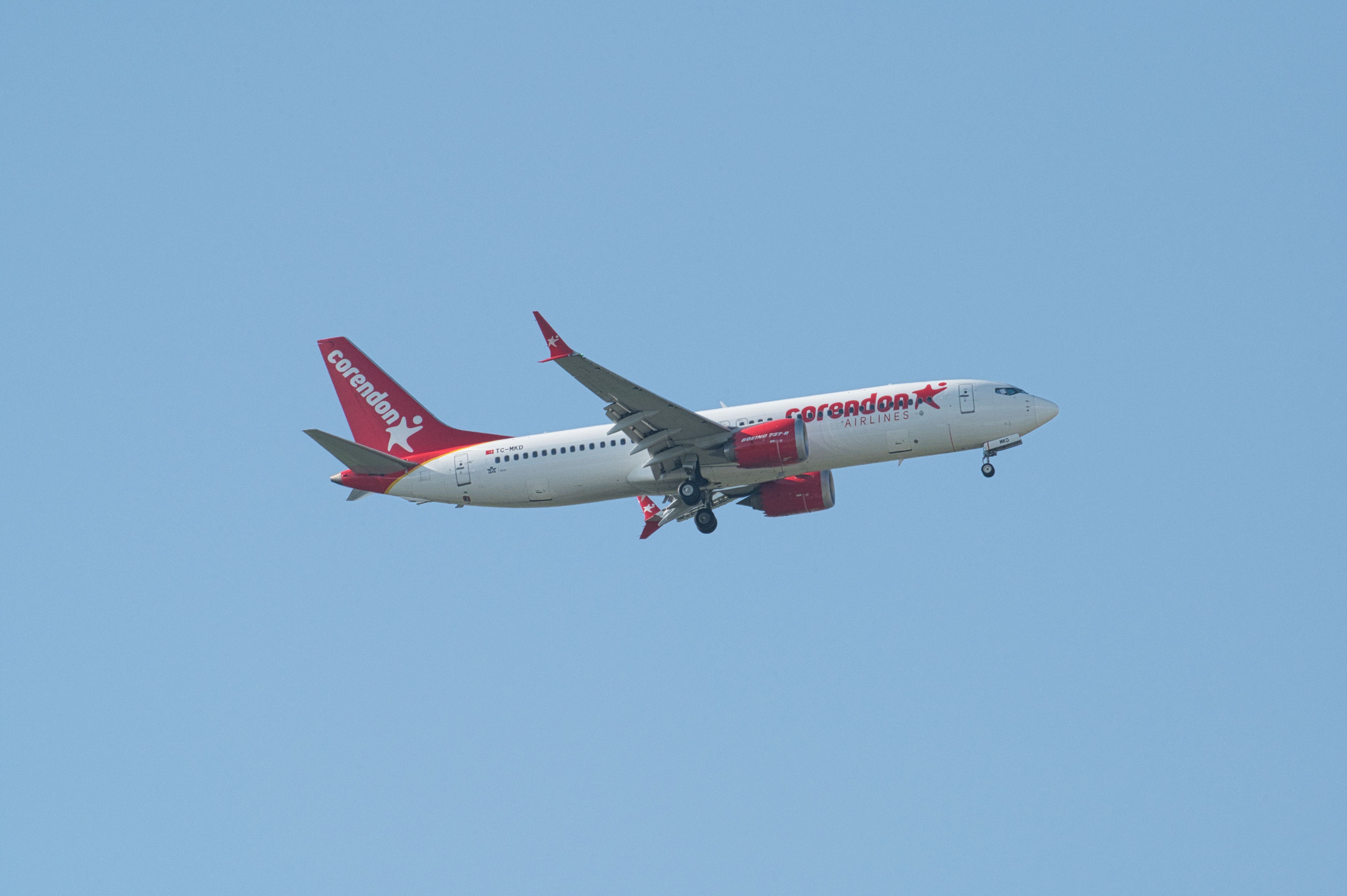 Boeing Contrata 100 Trabalhadores por Semana