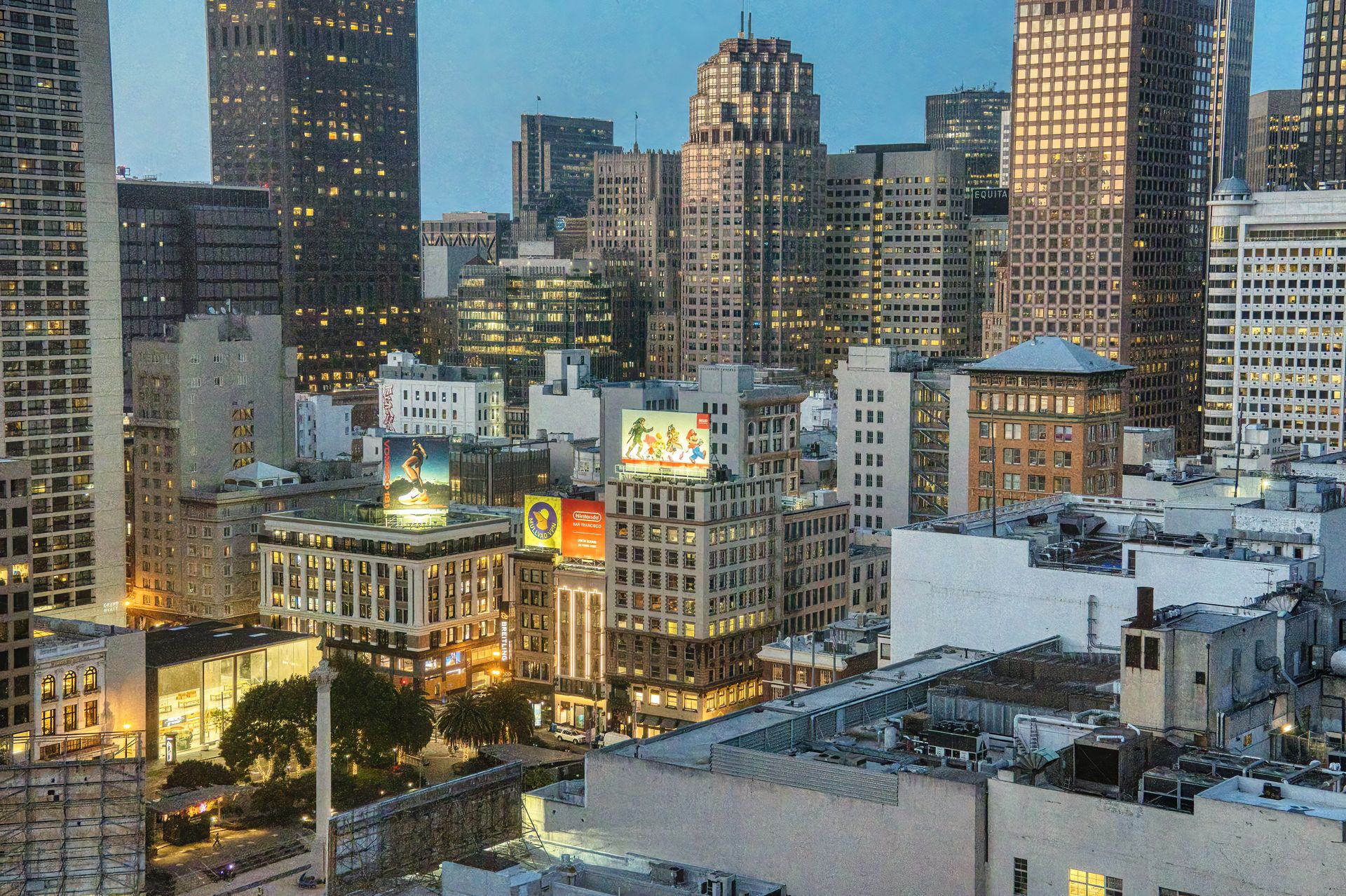 Rascacielos del distrito financiero de San Francisco al atardecer